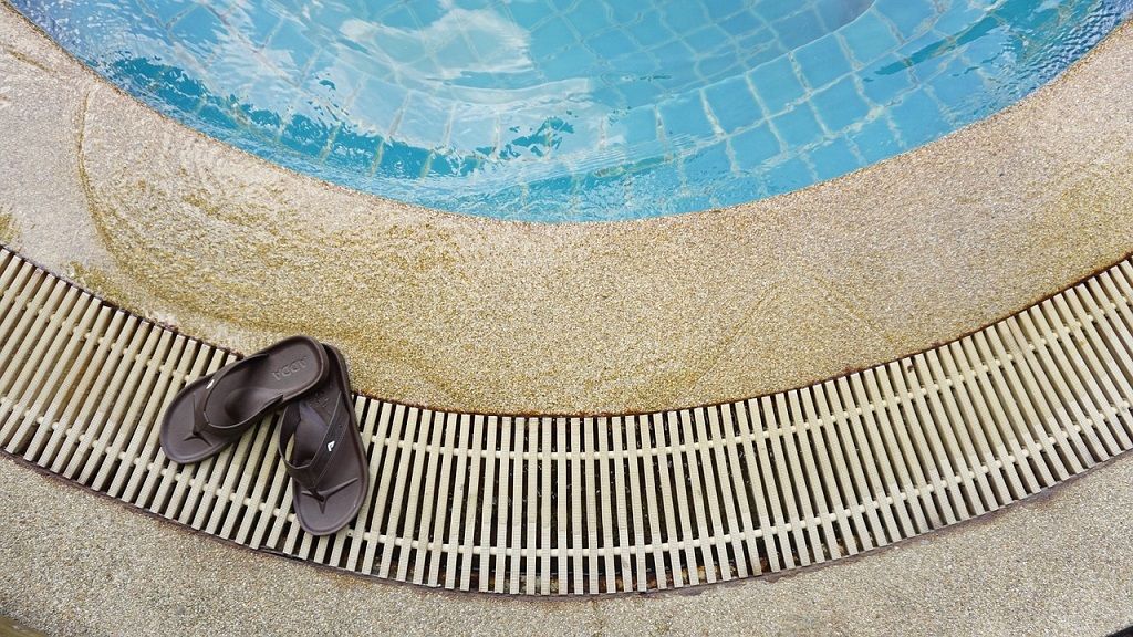 Top 6 des chaussons de piscine les plus confortables et les plus antidérapants pour hommes et femmes