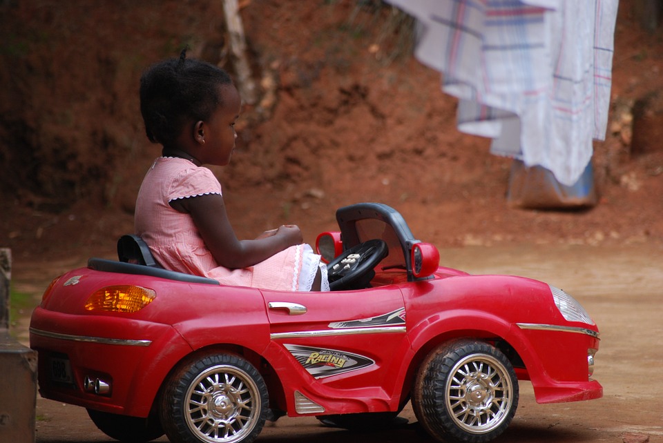 Les 5 meilleures voitures à piles pour des enfants aventureux, heureux et en sécurité