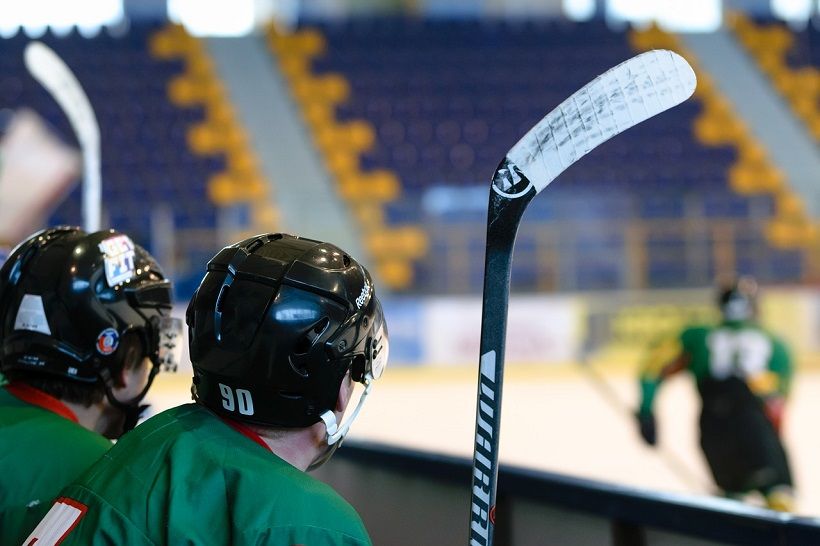 Les 5 meilleurs bâtons de hockey pour jouer comme un pro